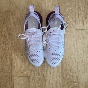 Women’s Nike tennis shoes